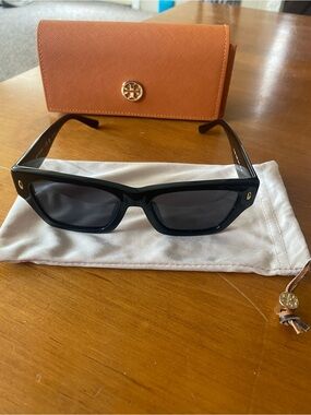 Tory Burch sunglasses. Best seller. Case included. TY7169U